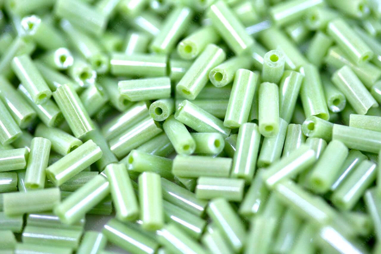Стеклярус Neon Lime прямий 4.0mm